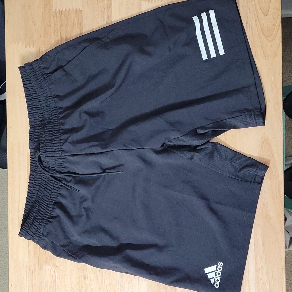 NEW MENS ADIDAS 3 STRIPES CLUB TENNIS SHORTS SIZE Large ATHLETIC NWT BLACK